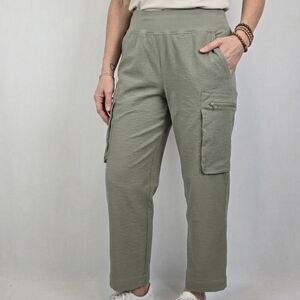 Sage Collective Textured Cargo Capri Pants Green Silver Mink Medium